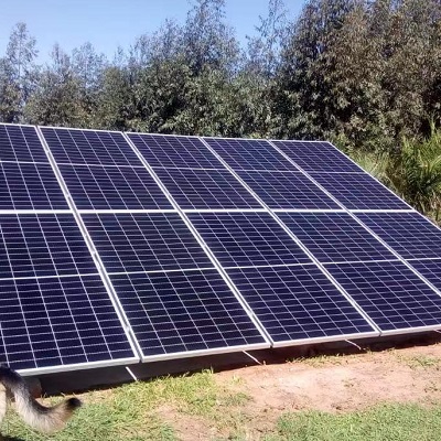 Sistema solar híbrido solar de 30kw para fazenda uruguaia compatível com gerador
